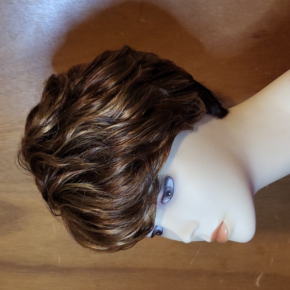 Short Brown / Blonde Curly Wig - Picture 5 of 7